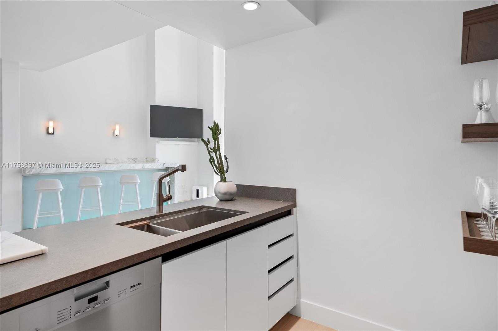 Small Image of 1455 OCEAN DR #BH-03, Miami Beach Number 10