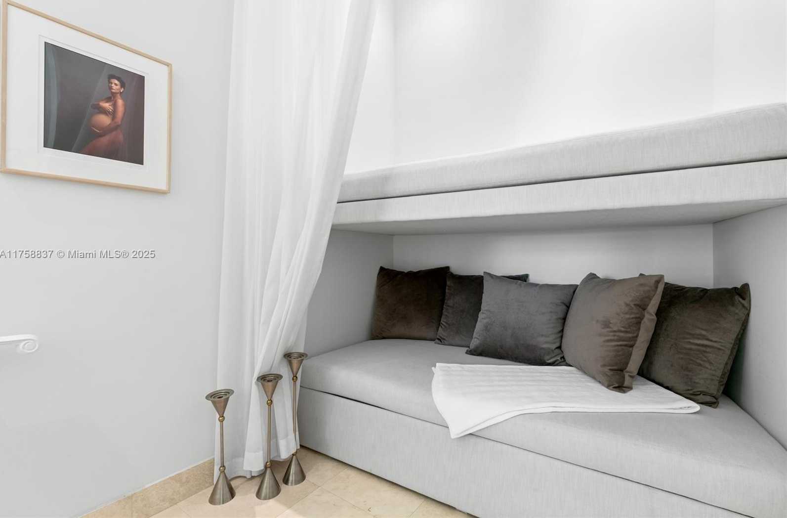 Small Image of 1455 OCEAN DR #BH-03, Miami Beach Number 17