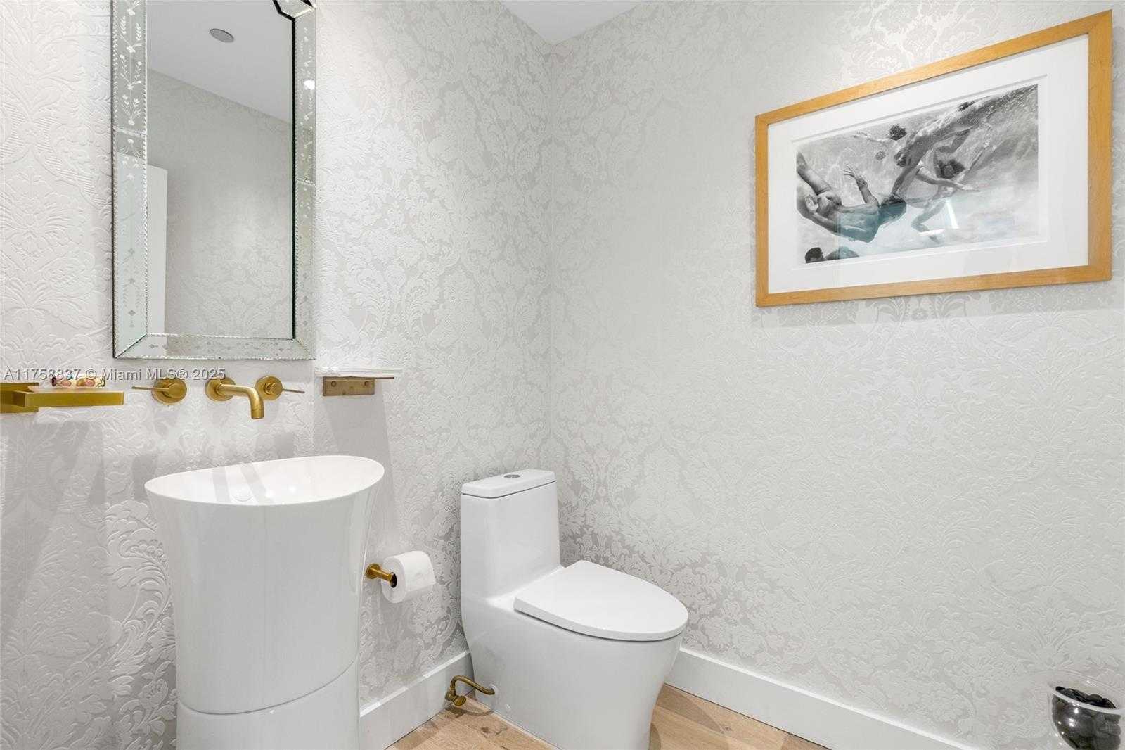 Small Image of 1455 OCEAN DR #BH-03, Miami Beach Number 31