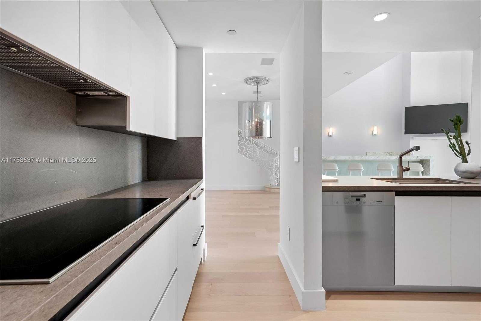 Small Image of 1455 OCEAN DR #BH-03, Miami Beach Number 9