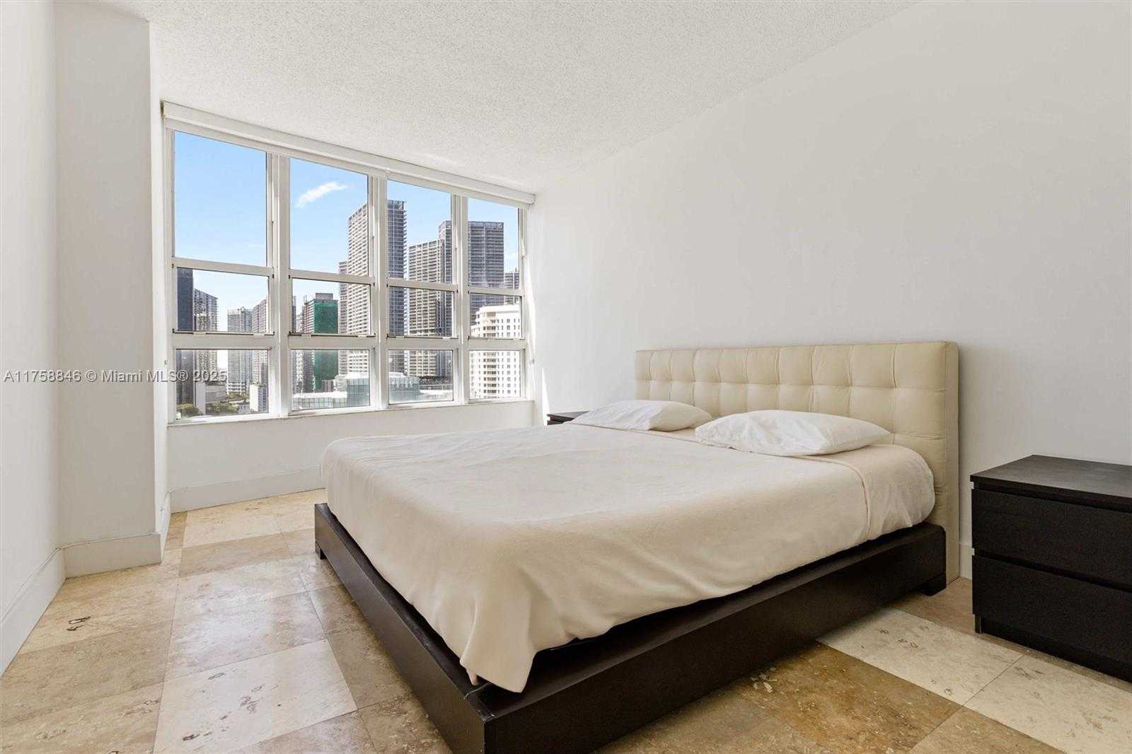 Small Image of 770 CLAUGHTON ISLAND DR #PH-18, Miami Number 10