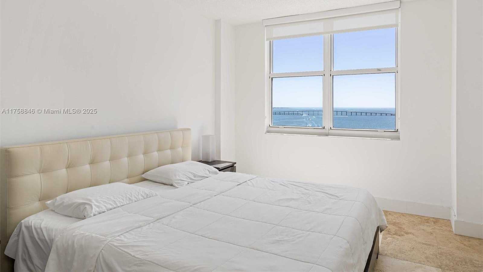 Small Image of 770 CLAUGHTON ISLAND DR #PH-18, Miami Number 12