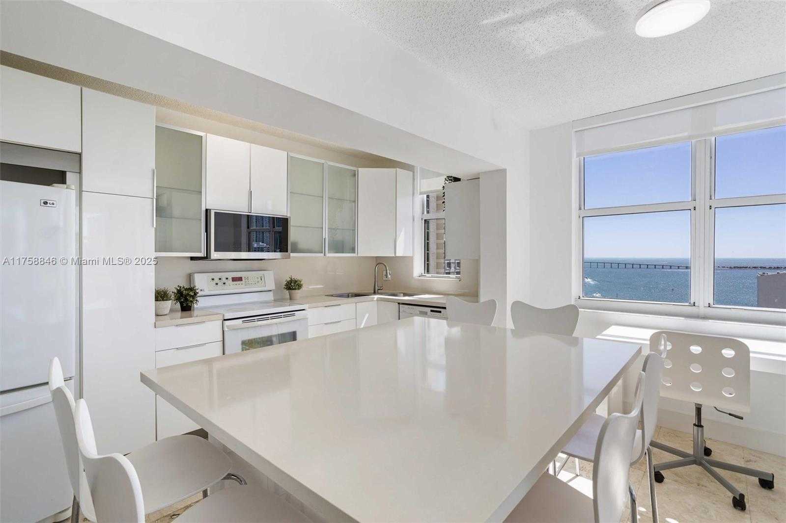 Small Image of 770 CLAUGHTON ISLAND DR #PH-18, Miami Number 7