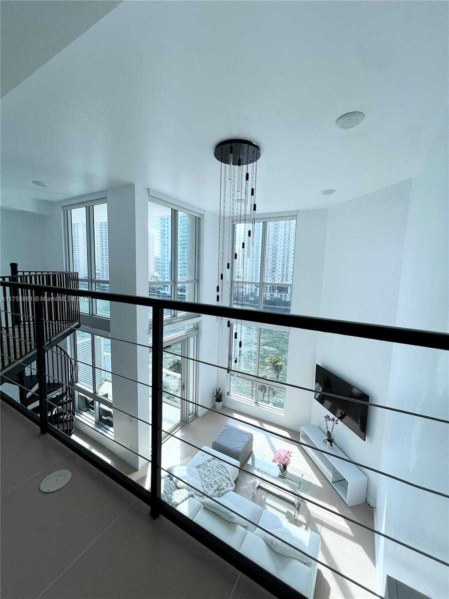 Small Image of 300 SOUTH BISCAYNE BLVD #L-814, Miami Number 10