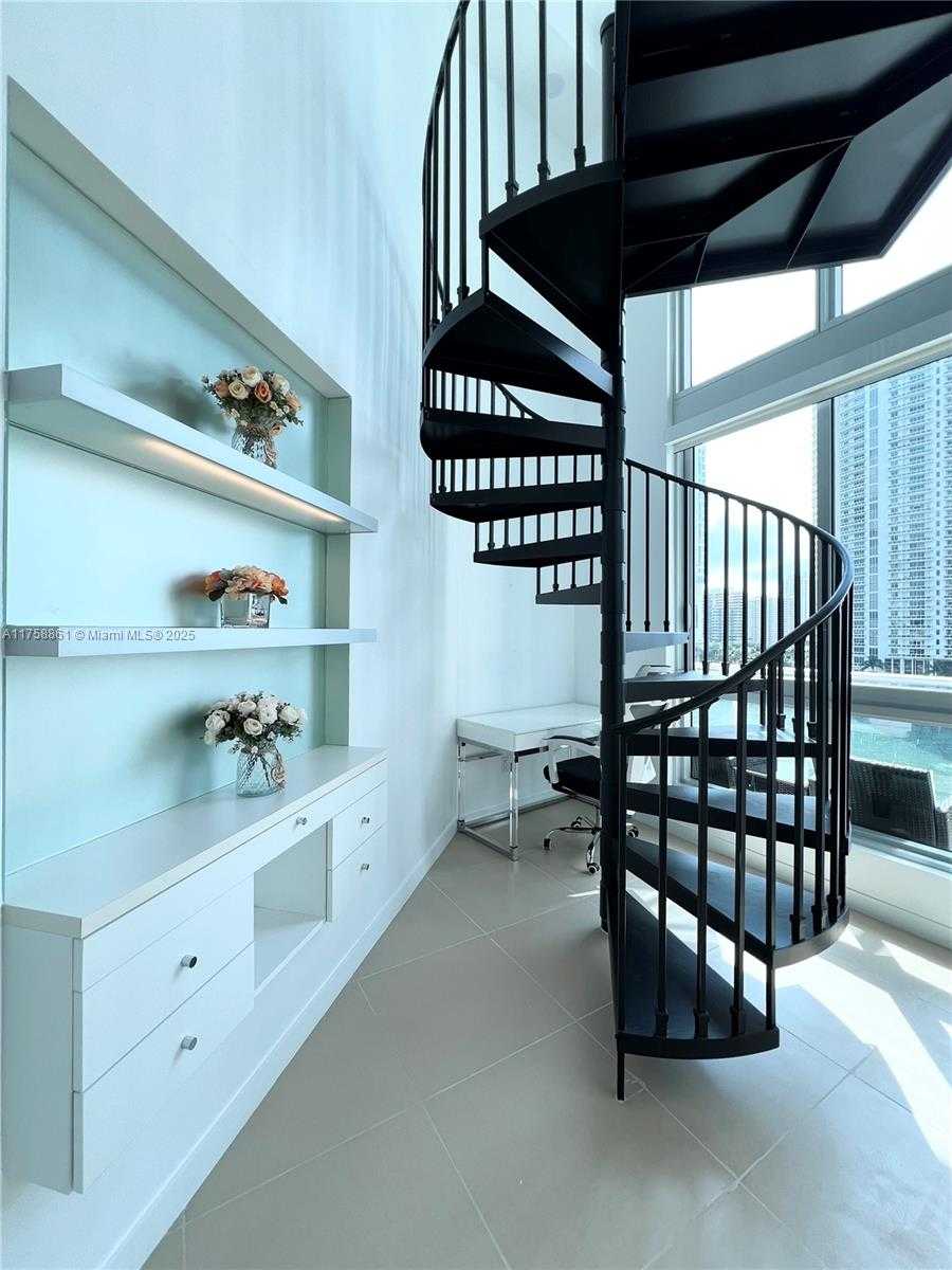 Small Image of 300 SOUTH BISCAYNE BLVD #L-814, Miami Number 14