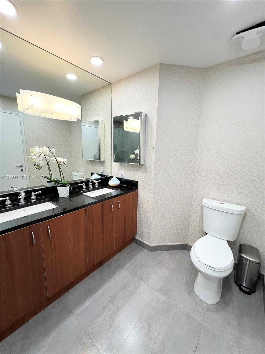 Small Image of 300 SOUTH BISCAYNE BLVD #L-814, Miami Number 6