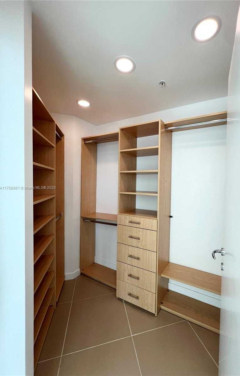 Small Image of 300 SOUTH BISCAYNE BLVD #L-814, Miami Number 9