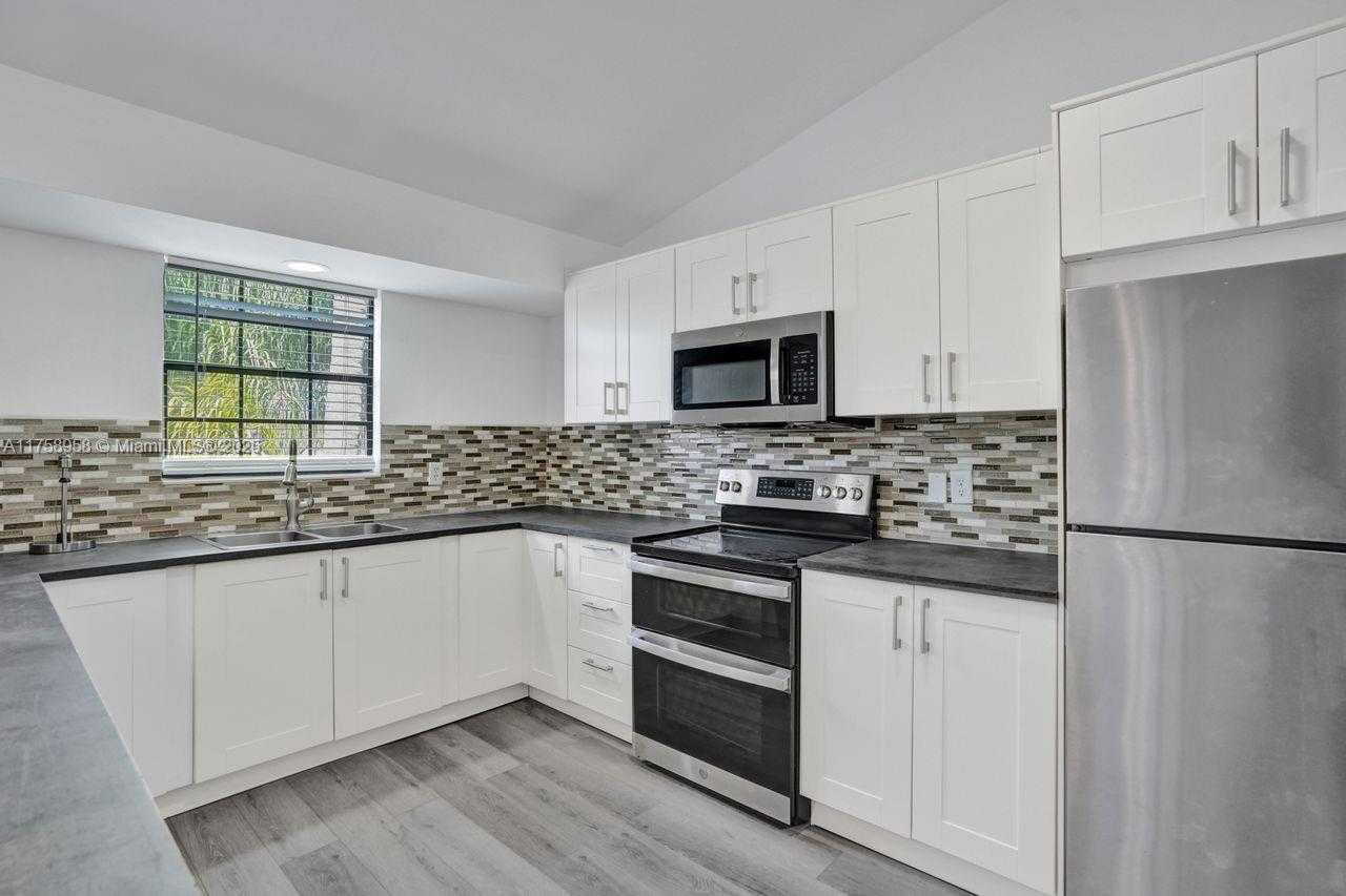 Small Image of 1627 CYPRESS POINTE DR #2-1, Coral Springs Number 11