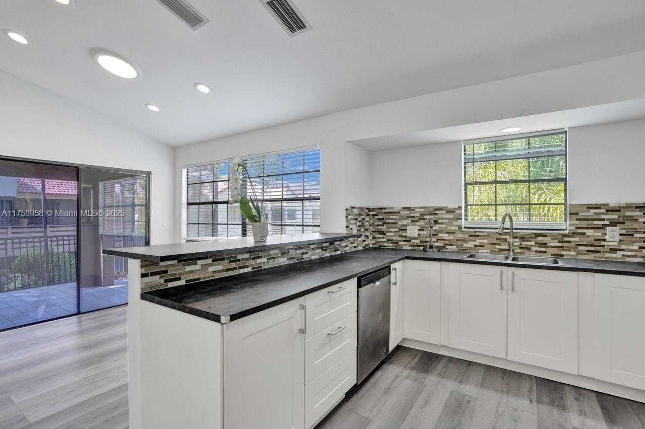 Small Image of 1627 CYPRESS POINTE DR #2-1, Coral Springs Number 13