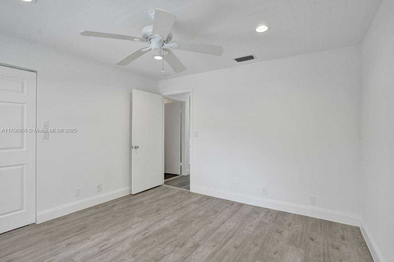 Small Image of 1627 CYPRESS POINTE DR #2-1, Coral Springs Number 18
