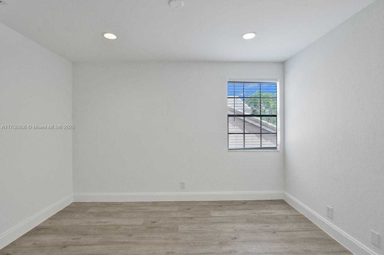 Small Image of 1627 CYPRESS POINTE DR #2-1, Coral Springs Number 19