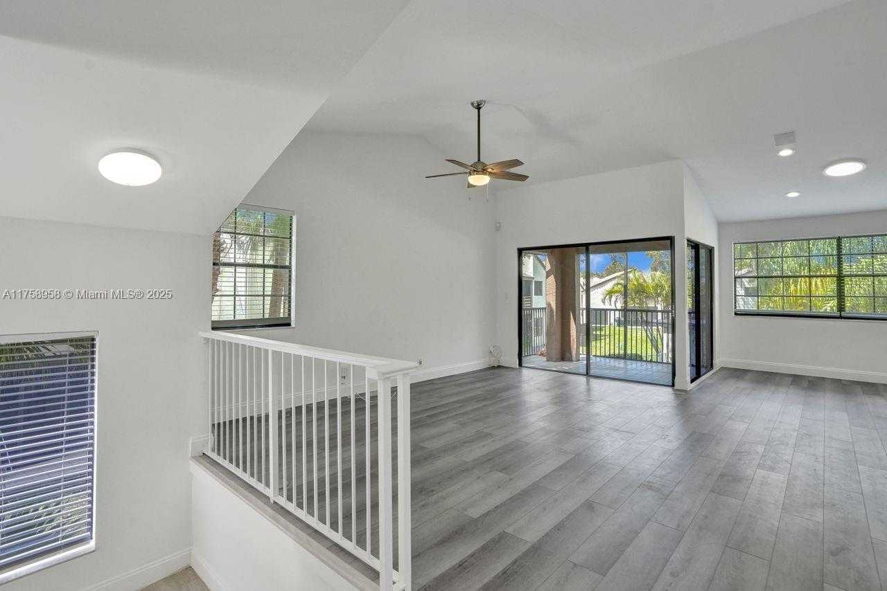 Small Image of 1627 CYPRESS POINTE DR #2-1, Coral Springs Number 2