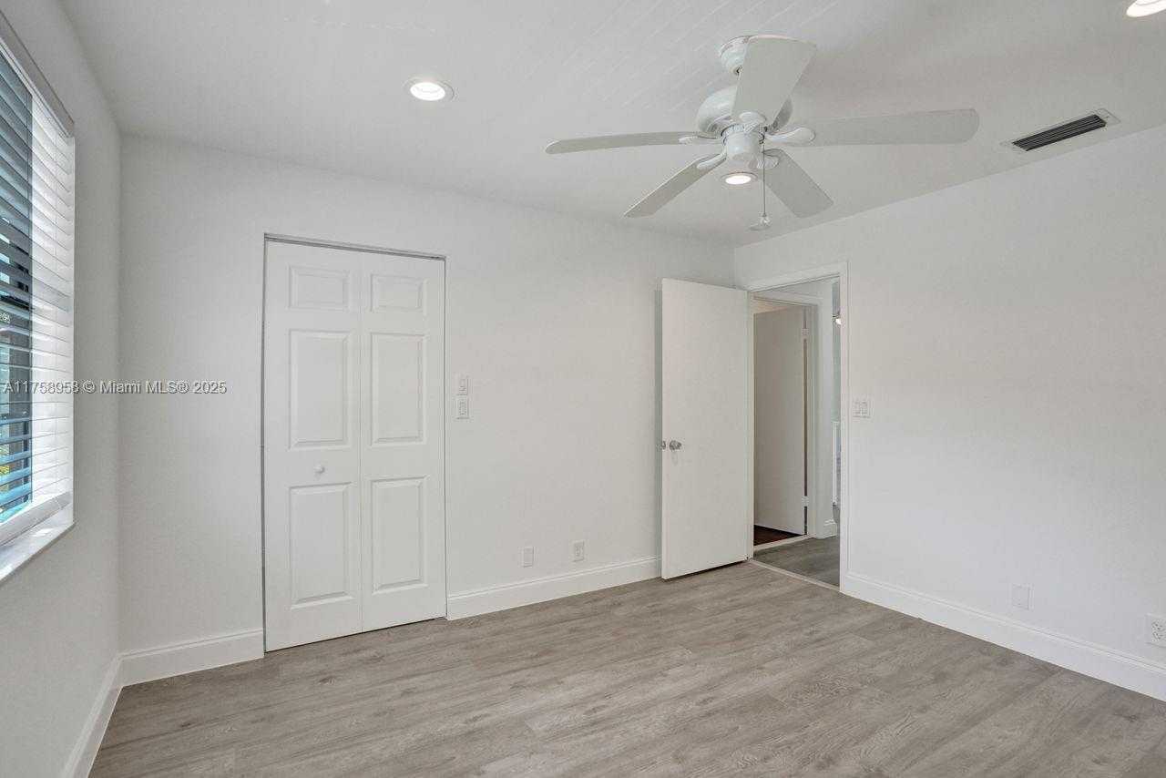 Small Image of 1627 CYPRESS POINTE DR #2-1, Coral Springs Number 21
