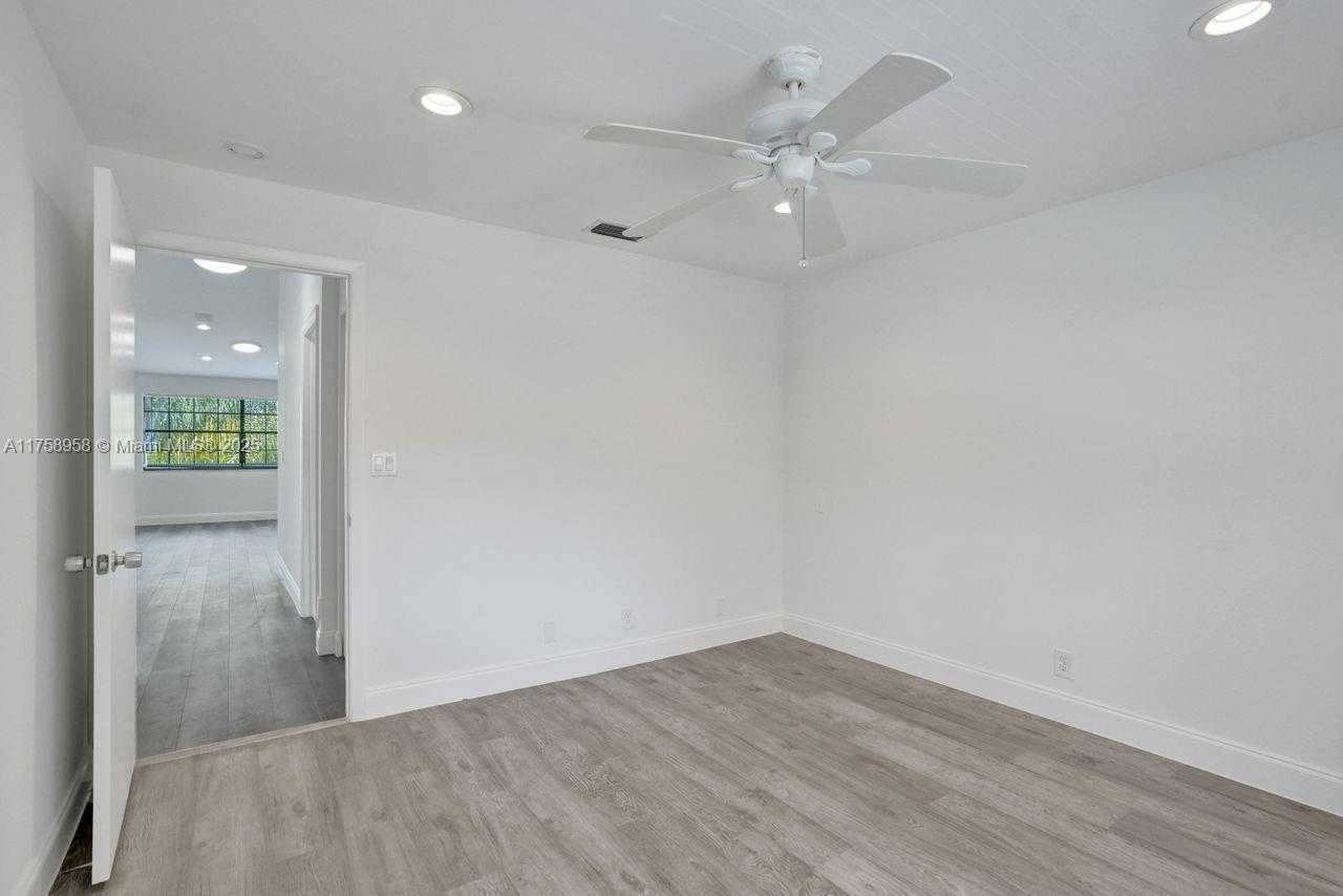 Small Image of 1627 CYPRESS POINTE DR #2-1, Coral Springs Number 22