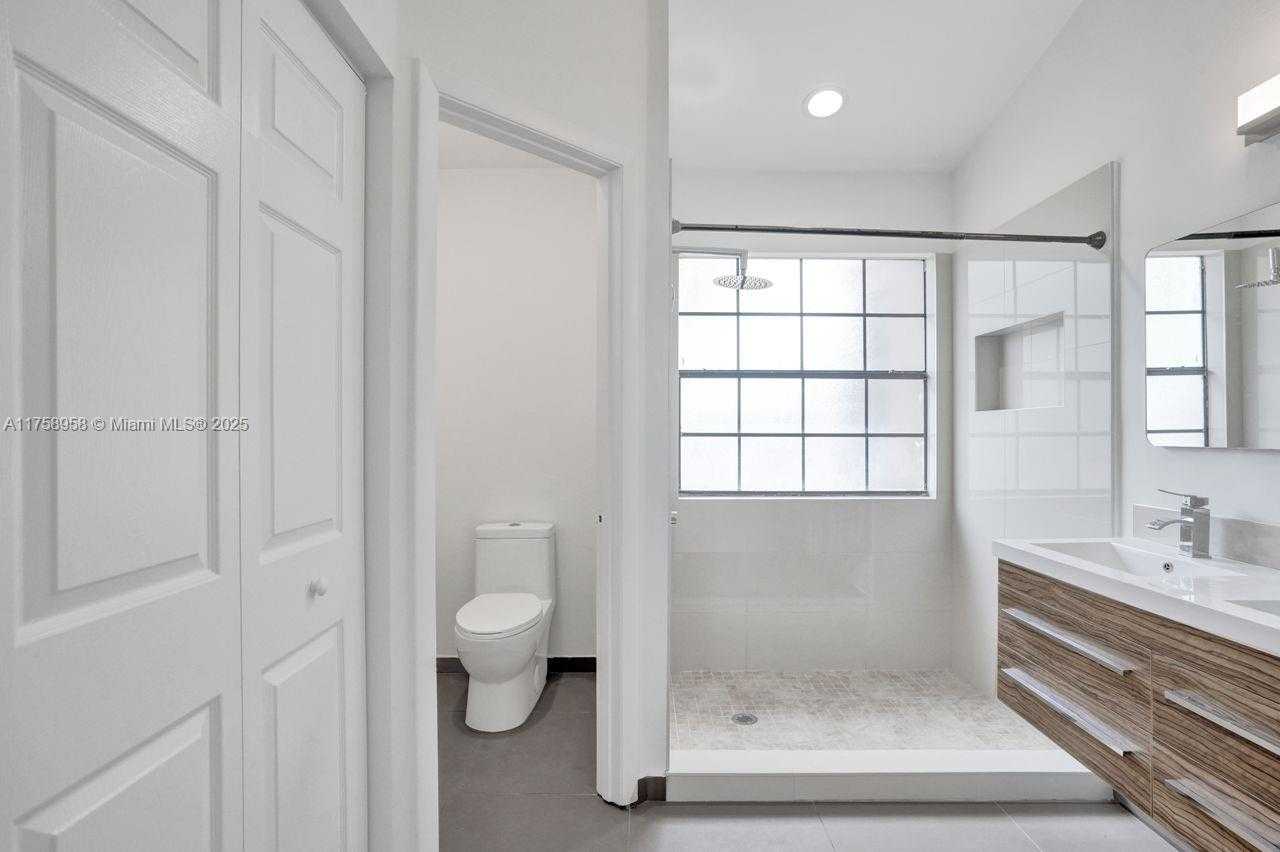 Small Image of 1627 CYPRESS POINTE DR #2-1, Coral Springs Number 25