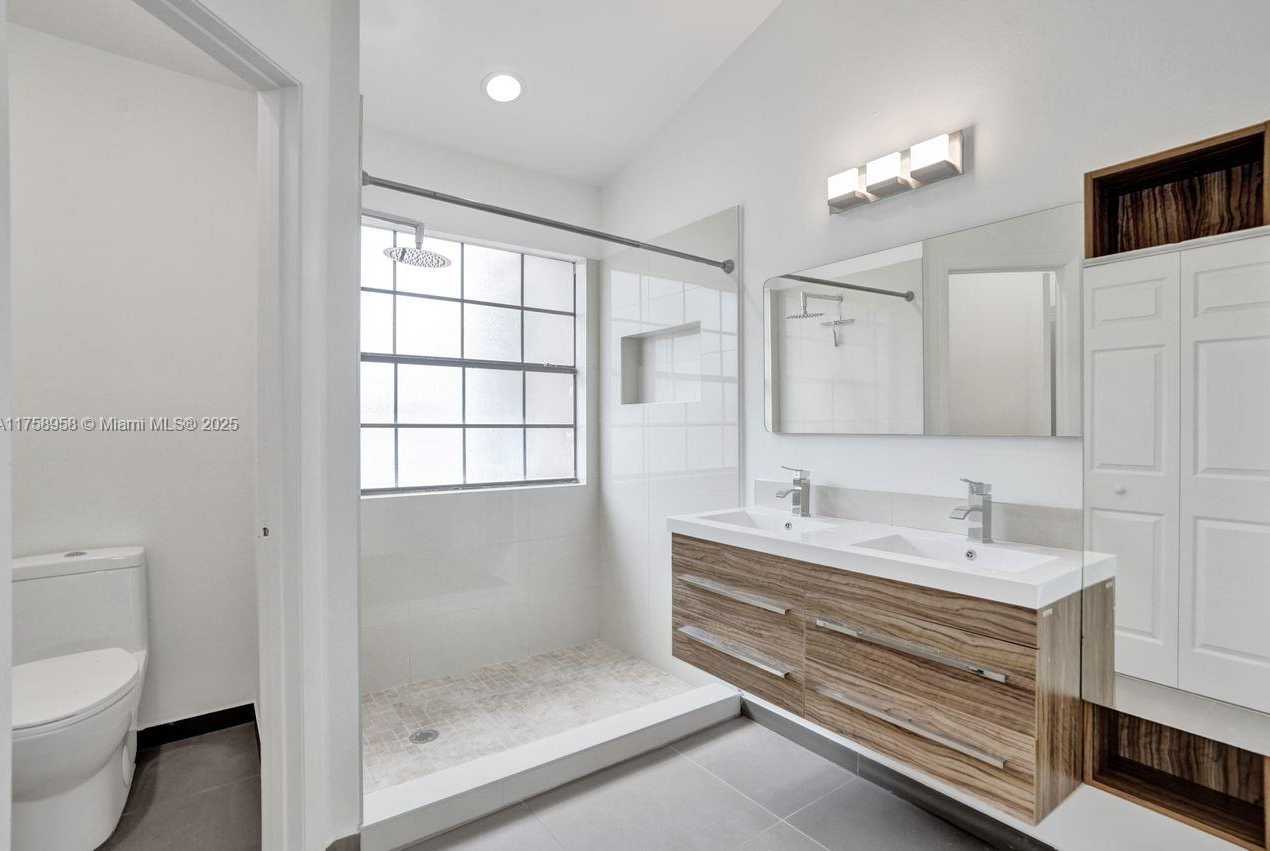 Small Image of 1627 CYPRESS POINTE DR #2-1, Coral Springs Number 26