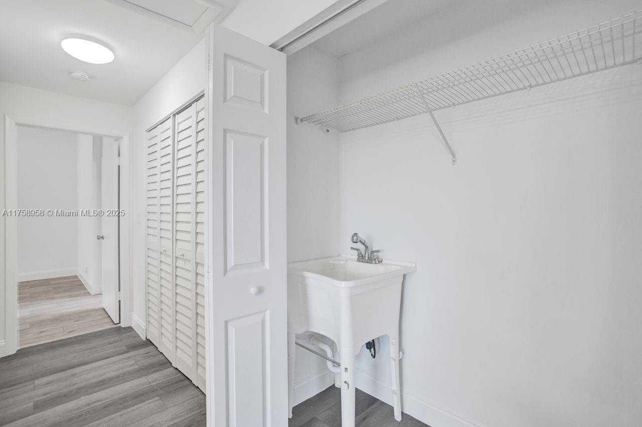 Small Image of 1627 CYPRESS POINTE DR #2-1, Coral Springs Number 28