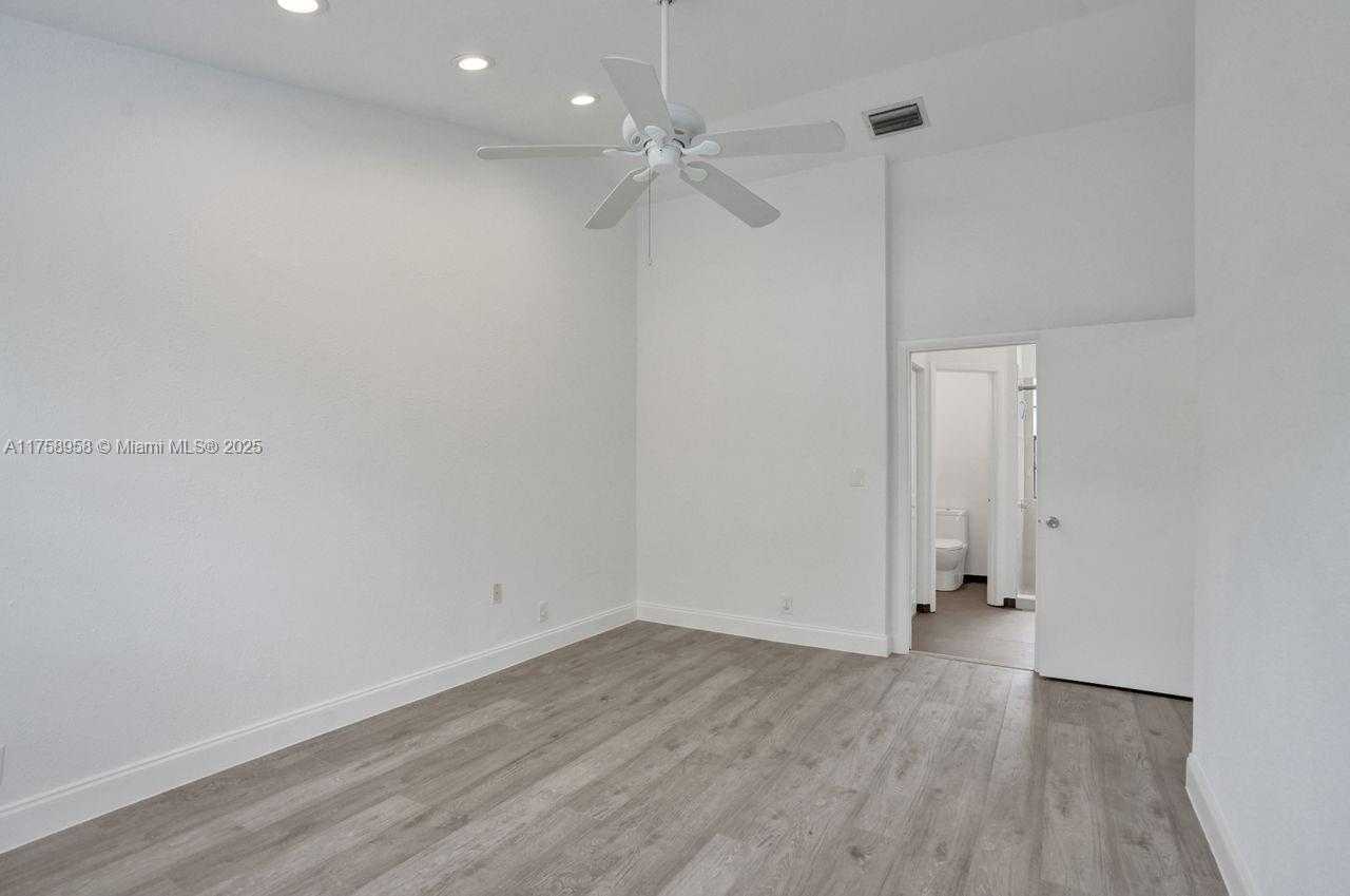 Small Image of 1627 CYPRESS POINTE DR #2-1, Coral Springs Number 29