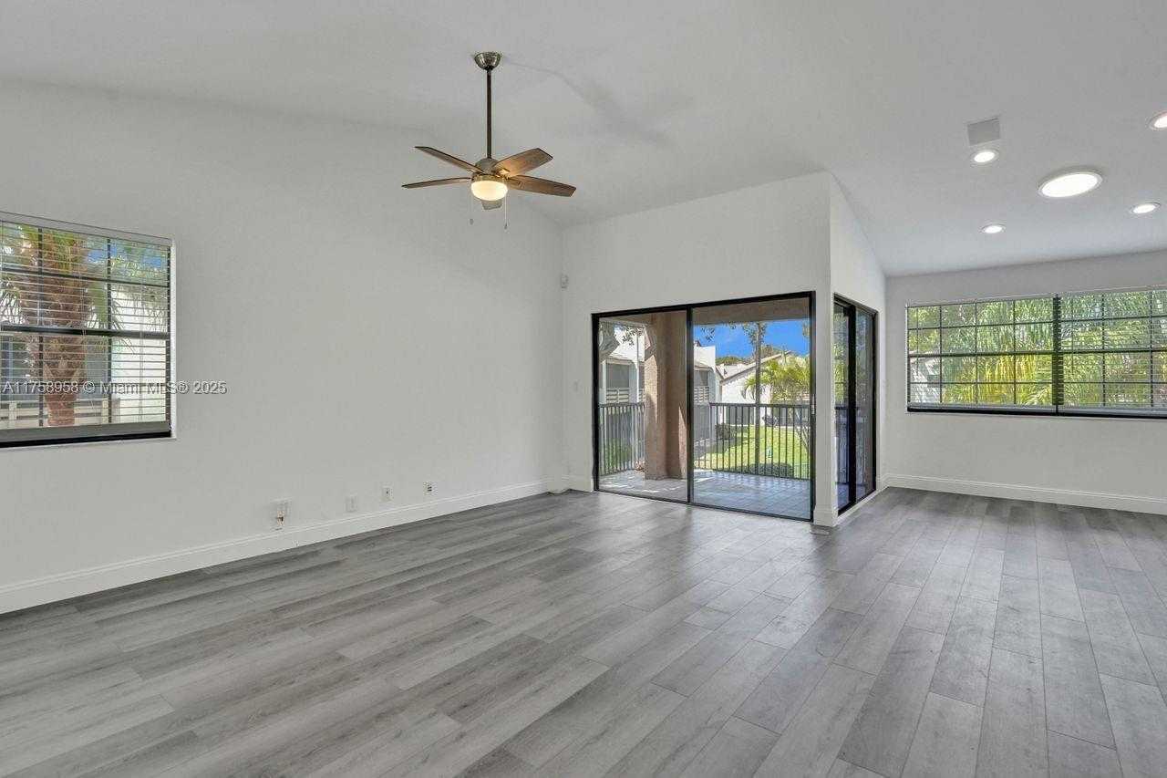 Small Image of 1627 CYPRESS POINTE DR #2-1, Coral Springs Number 3
