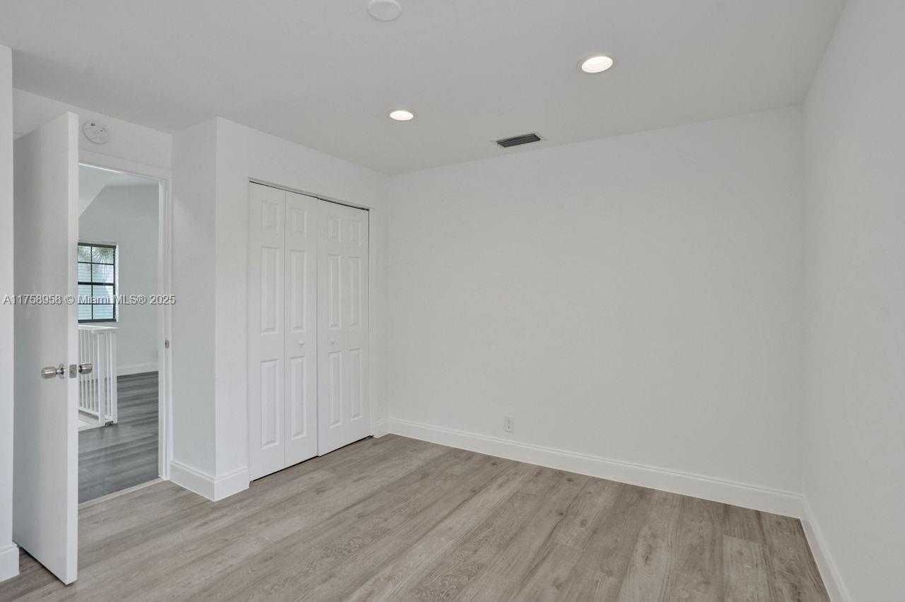 Small Image of 1627 CYPRESS POINTE DR #2-1, Coral Springs Number 32