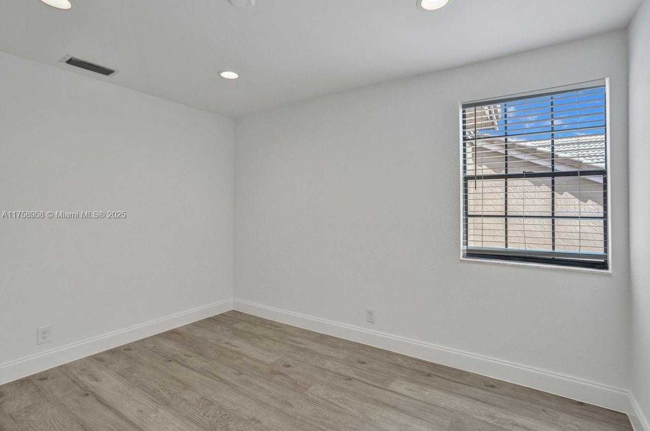 Small Image of 1627 CYPRESS POINTE DR #2-1, Coral Springs Number 34