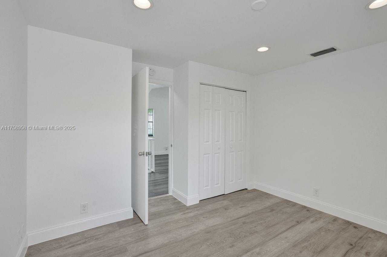 Small Image of 1627 CYPRESS POINTE DR #2-1, Coral Springs Number 37