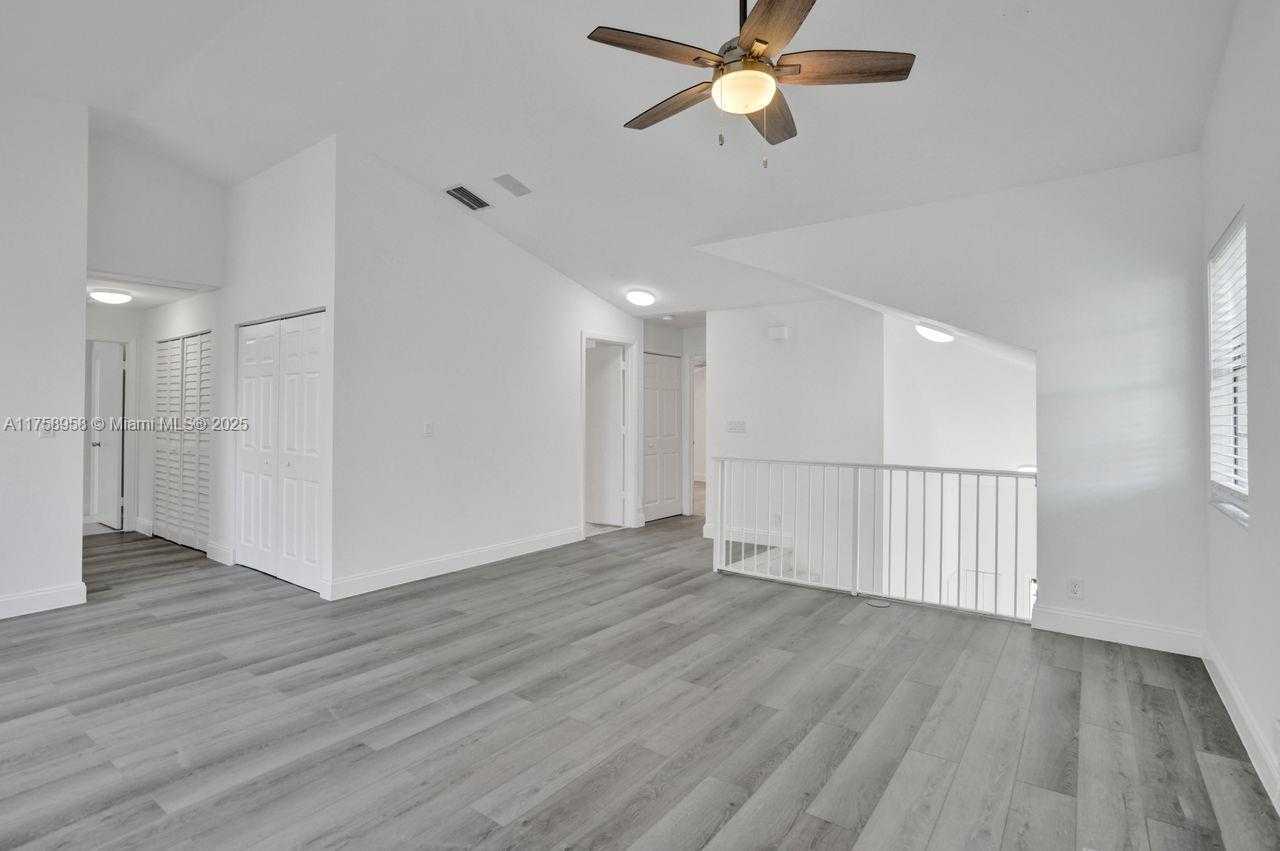 Small Image of 1627 CYPRESS POINTE DR #2-1, Coral Springs Number 4