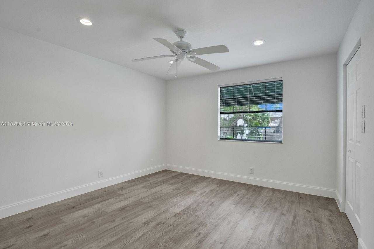 Small Image of 1627 CYPRESS POINTE DR #2-1, Coral Springs Number 43