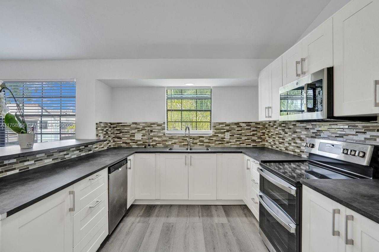 Small Image of 1627 CYPRESS POINTE DR #2-1, Coral Springs Number 8