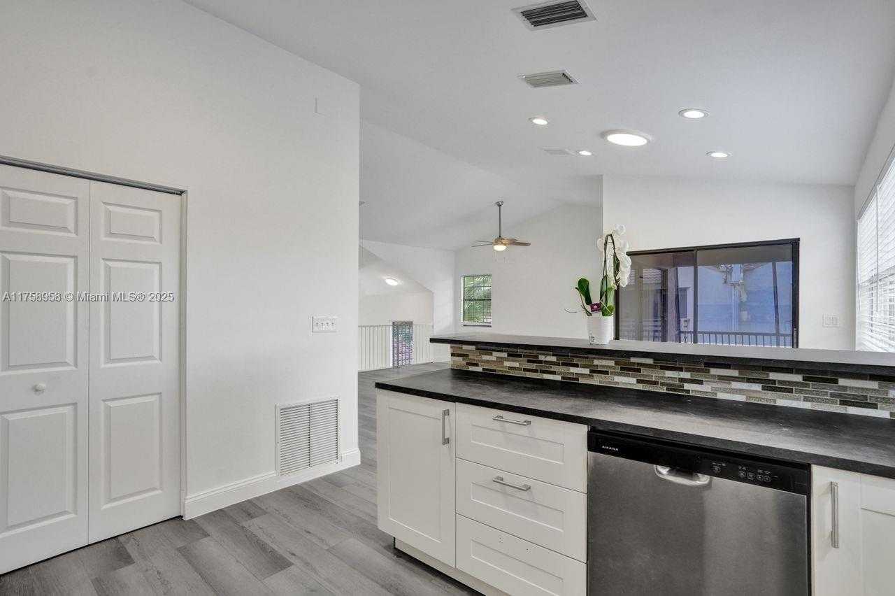 Small Image of 1627 CYPRESS POINTE DR #2-1, Coral Springs Number 9
