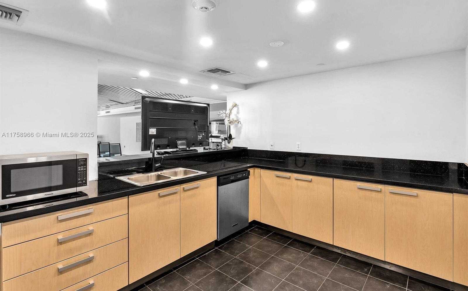 Small Image of 3131 NORTH EAST 188TH ST #1-508, Aventura Number 34