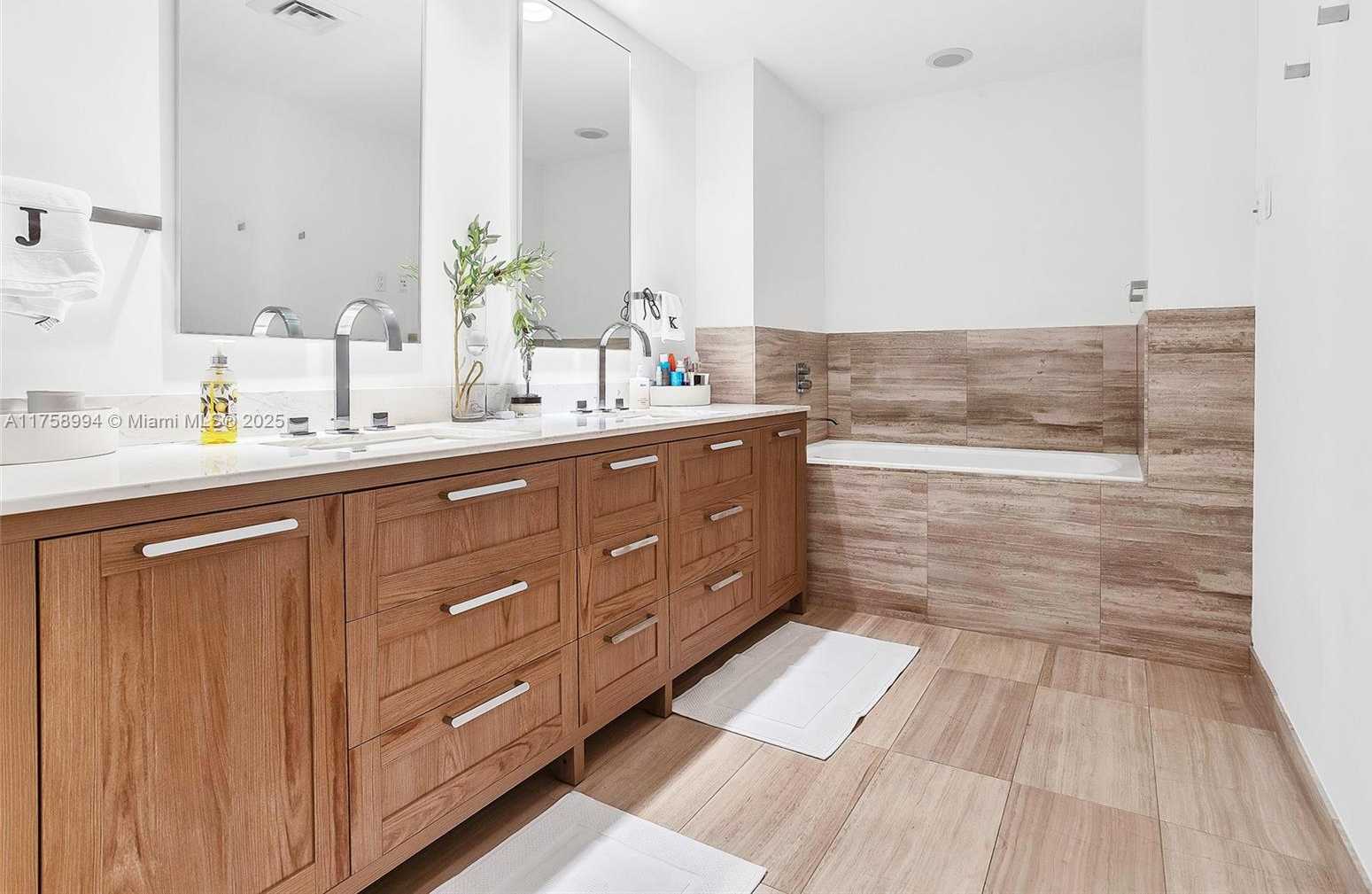 Small Image of 350 OCEAN DR #405N, Key Biscayne Number 28