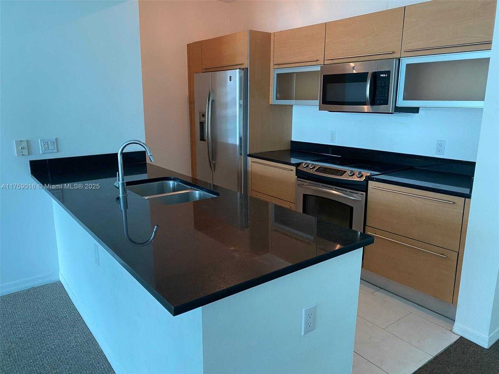 Small Image of 950 BRICKELL BAY DR #1600, Miami Number 2