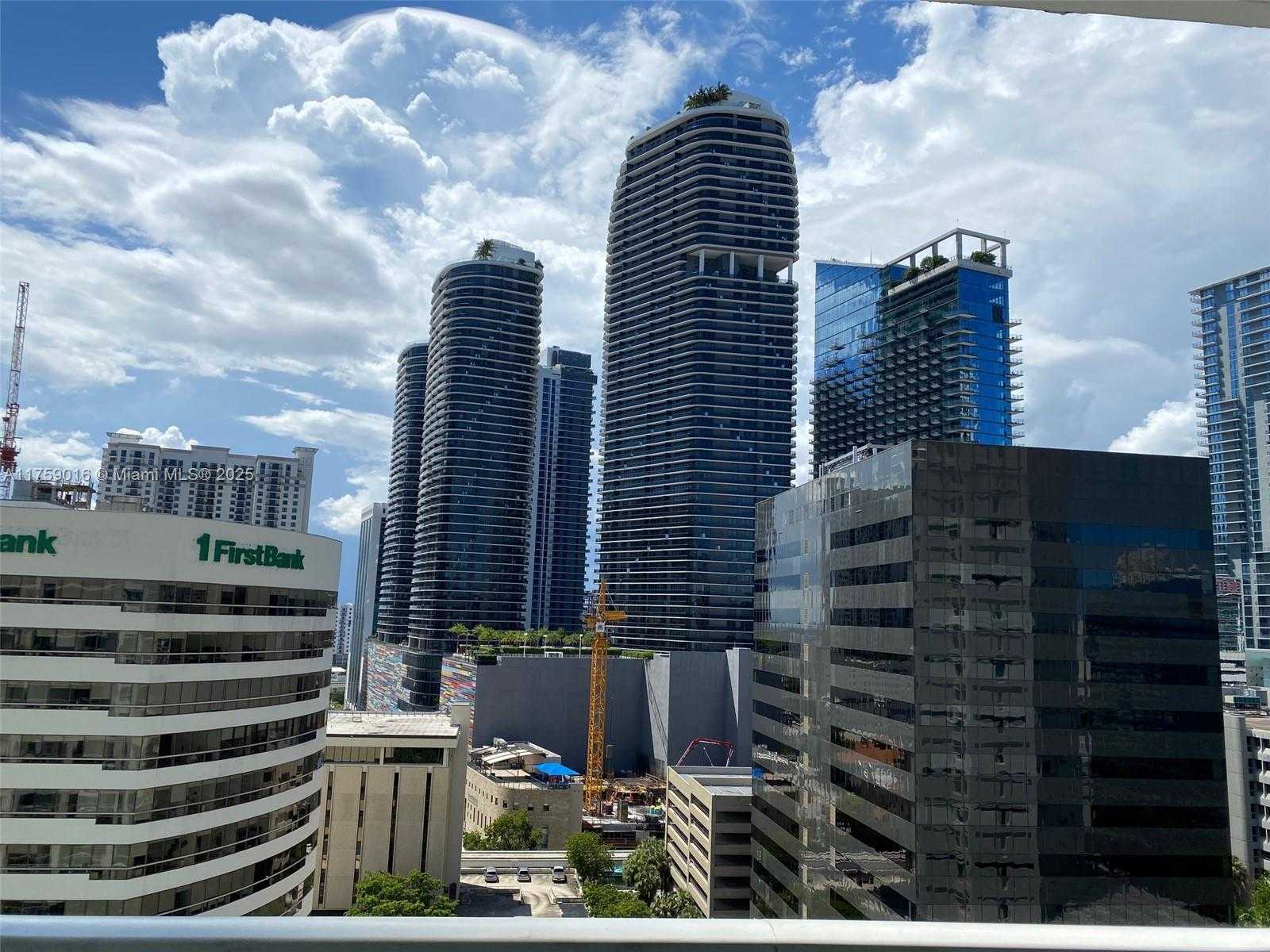 Small Image of 950 BRICKELL BAY DR #1600, Miami Number 4