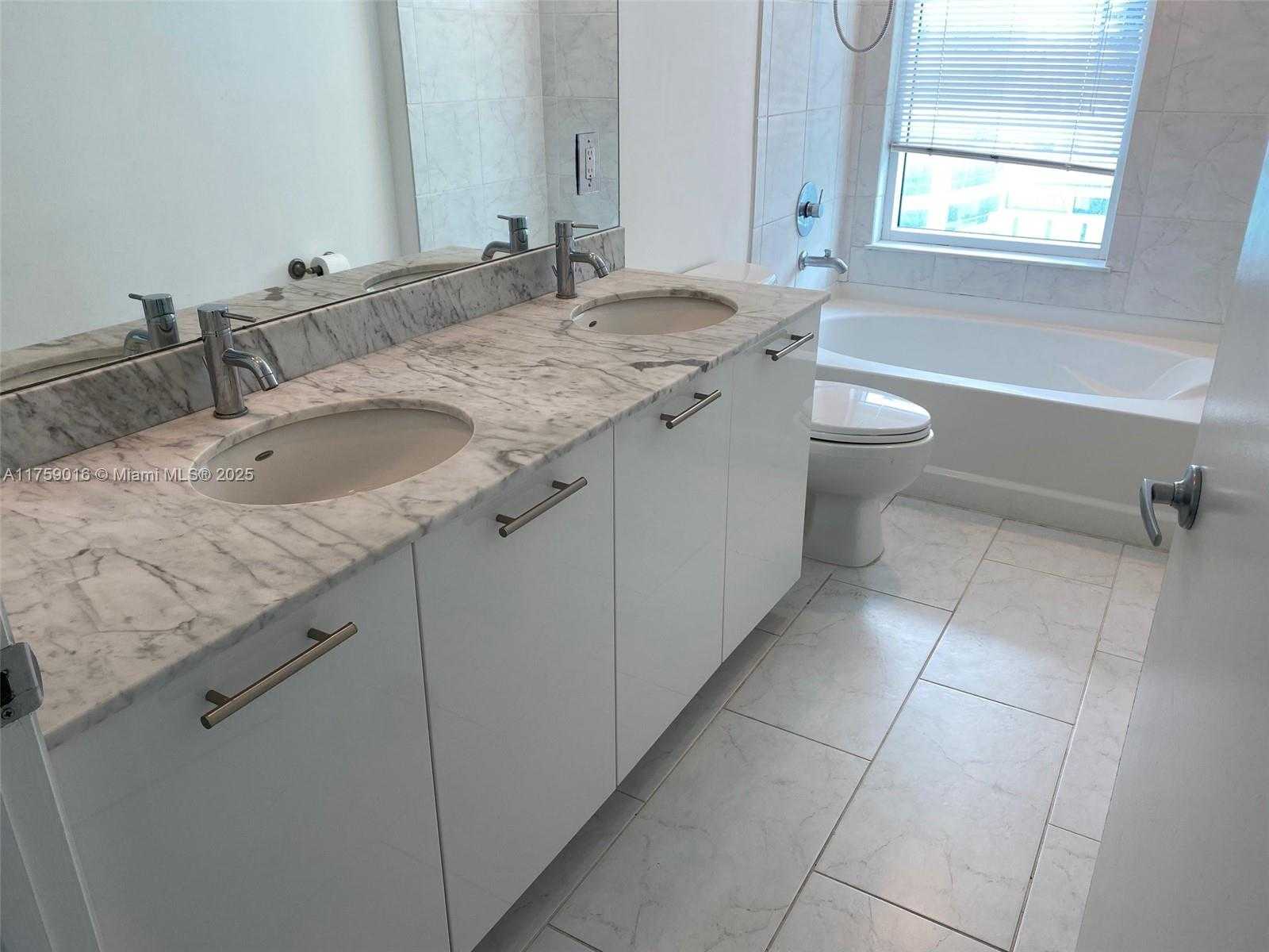 Small Image of 950 BRICKELL BAY DR #1600, Miami Number 6