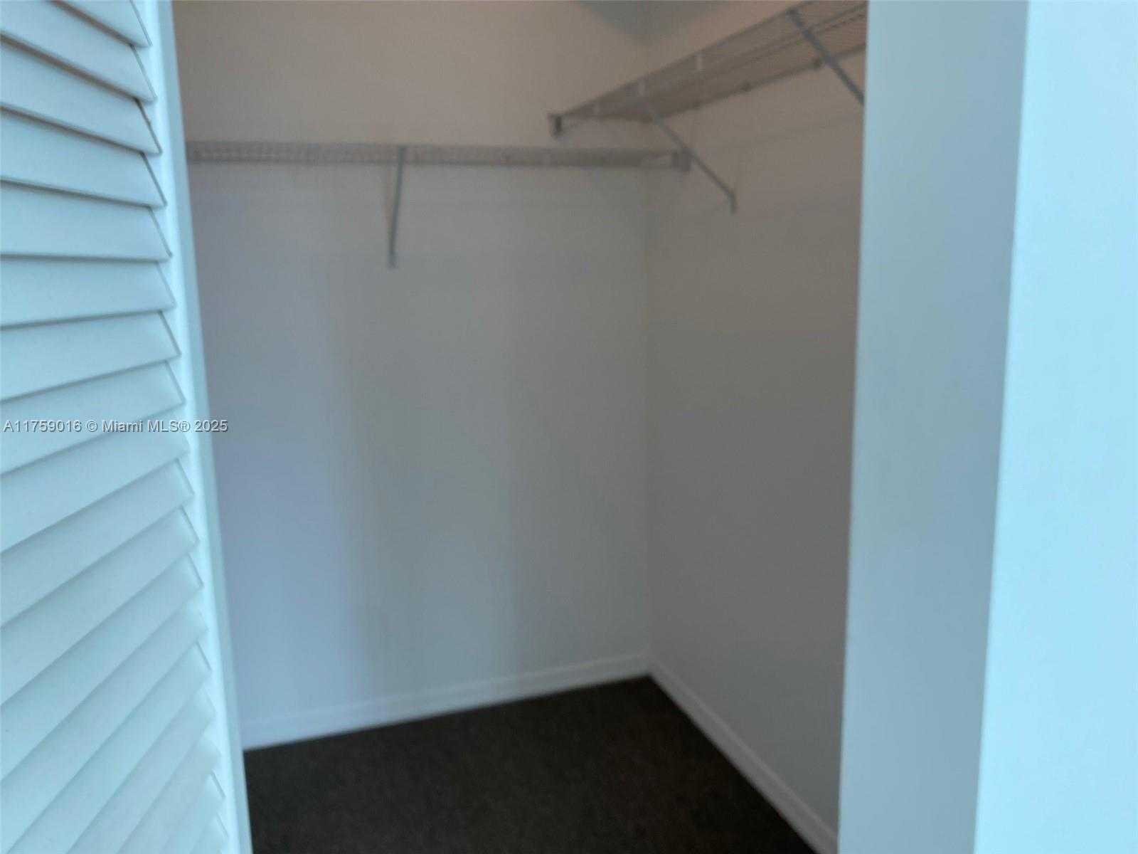 Small Image of 950 BRICKELL BAY DR #1600, Miami Number 8