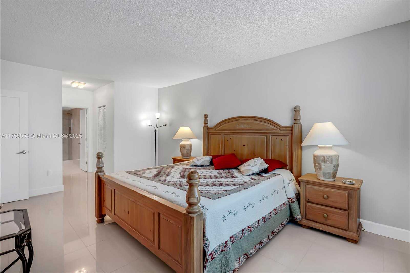 Small Image of 500 BAYVIEW DR #231, Sunny Isles Beach Number 14