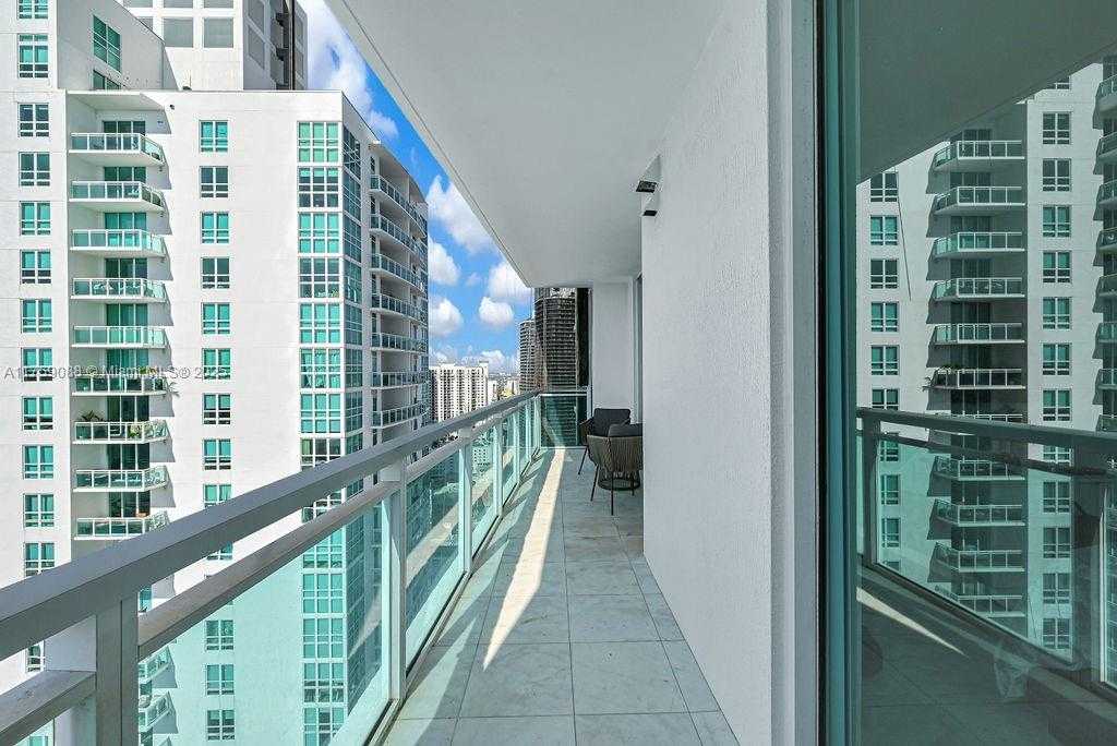 Small Image of 950 BRICKELL BAY DR #3605, Miami Number 12