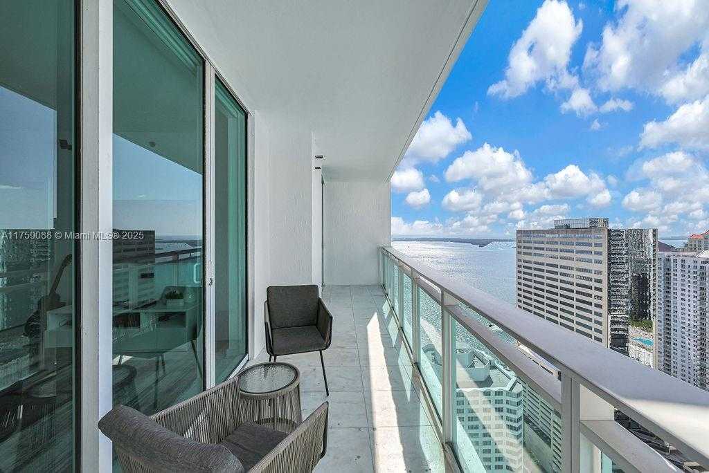 Small Image of 950 BRICKELL BAY DR #3605, Miami Number 15