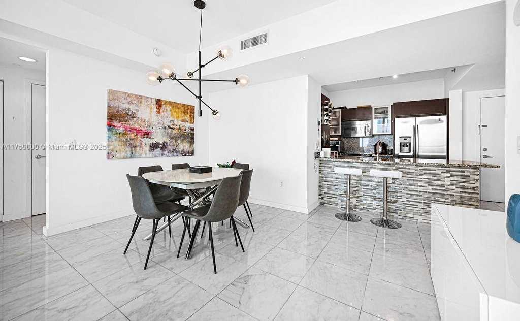 Small Image of 950 BRICKELL BAY DR #3605, Miami Number 18