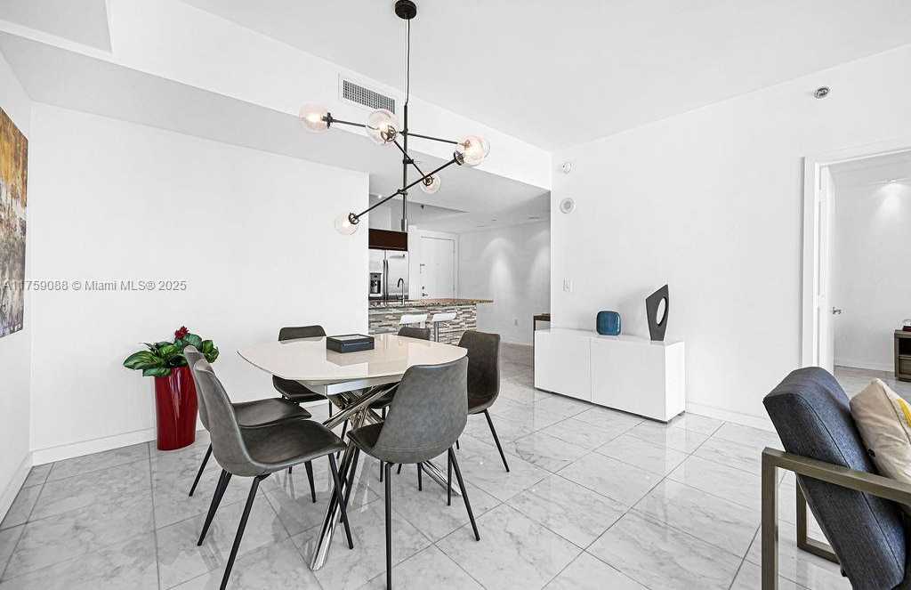 Small Image of 950 BRICKELL BAY DR #3605, Miami Number 19