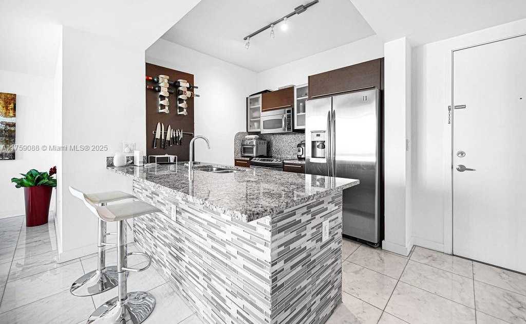 Small Image of 950 BRICKELL BAY DR #3605, Miami Number 21