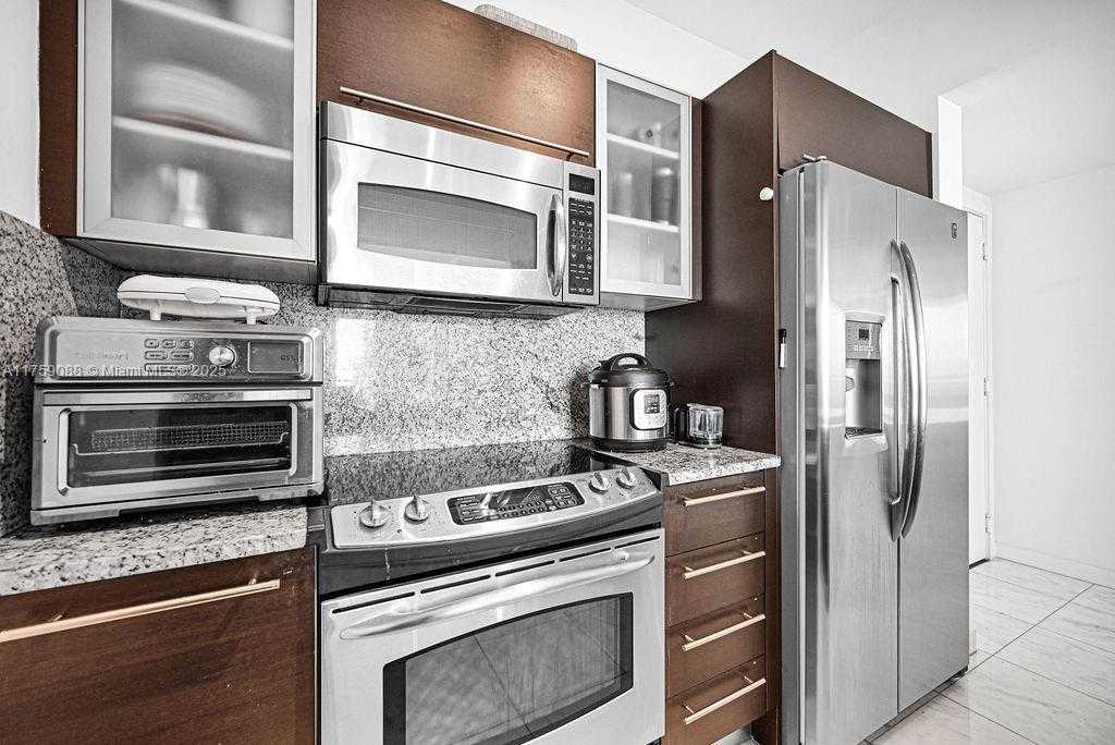 Small Image of 950 BRICKELL BAY DR #3605, Miami Number 22