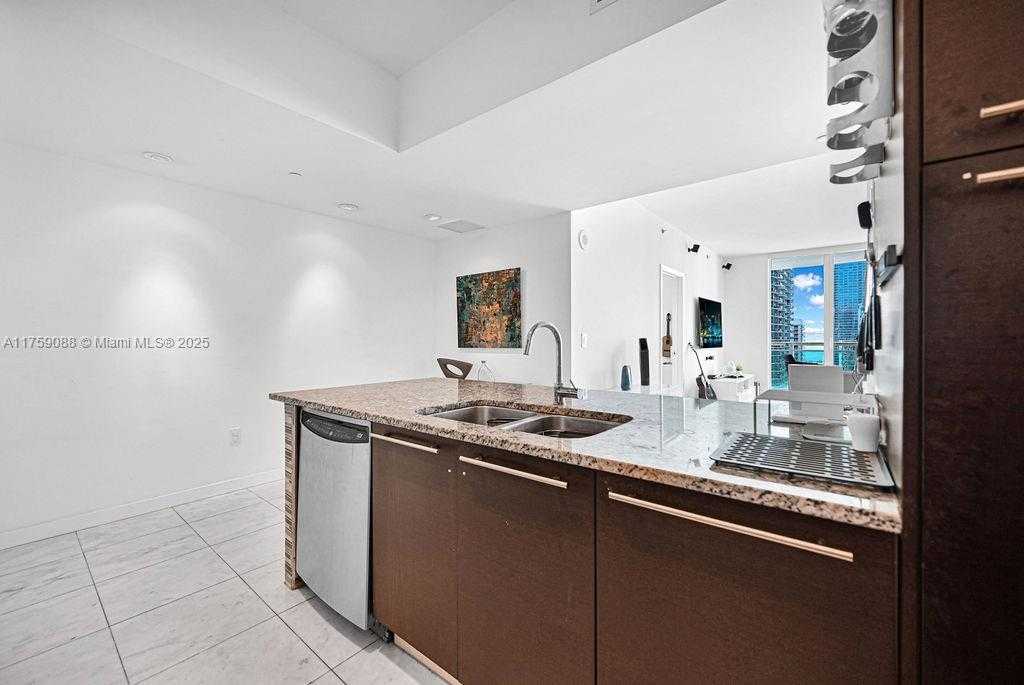 Small Image of 950 BRICKELL BAY DR #3605, Miami Number 23