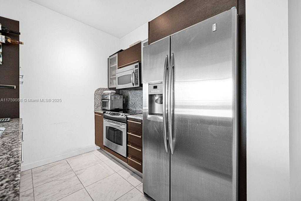 Small Image of 950 BRICKELL BAY DR #3605, Miami Number 24