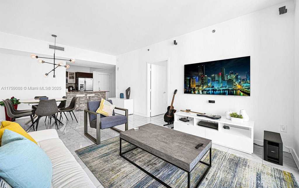 Small Image of 950 BRICKELL BAY DR #3605, Miami Number 27