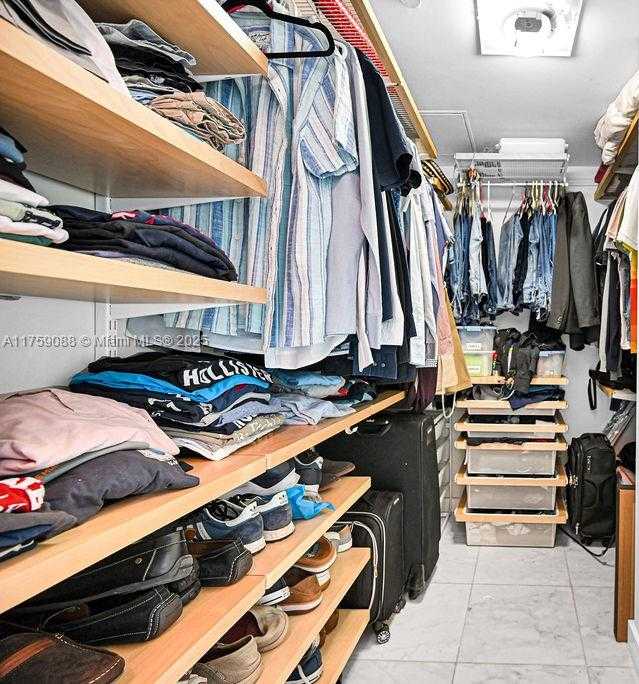 Small Image of 950 BRICKELL BAY DR #3605, Miami Number 30