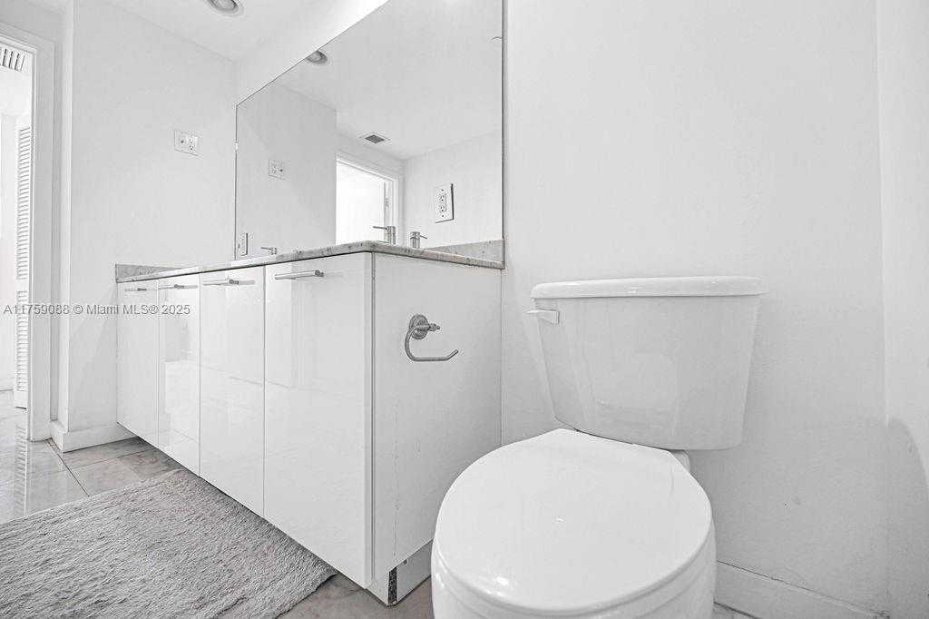Small Image of 950 BRICKELL BAY DR #3605, Miami Number 36