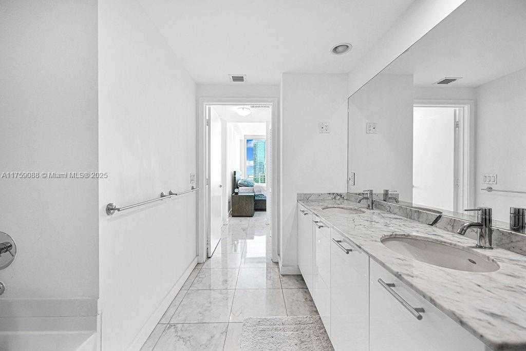 Small Image of 950 BRICKELL BAY DR #3605, Miami Number 37