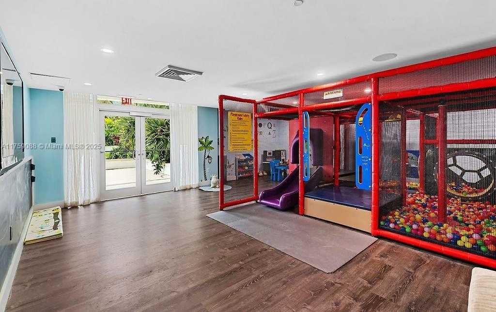Small Image of 950 BRICKELL BAY DR #3605, Miami Number 42